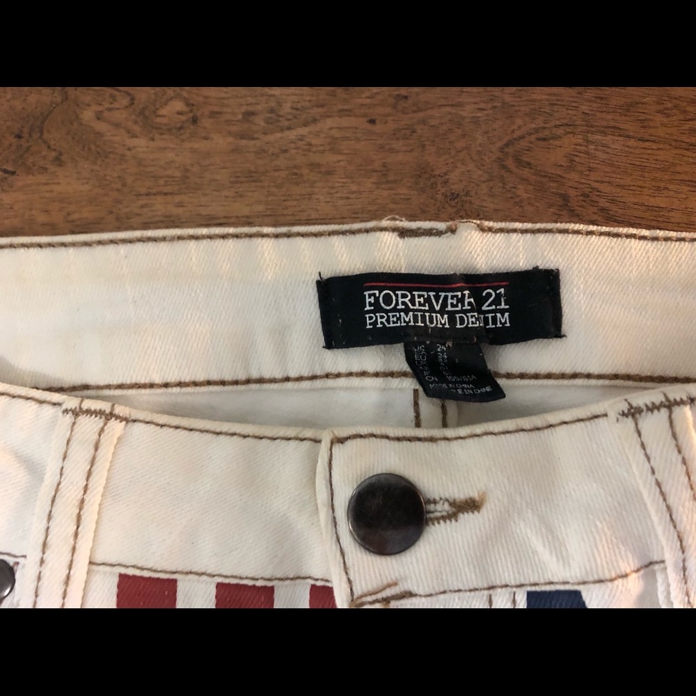 Forever 21 • Mid-rise Flag Shorts - Picture 3 of 3